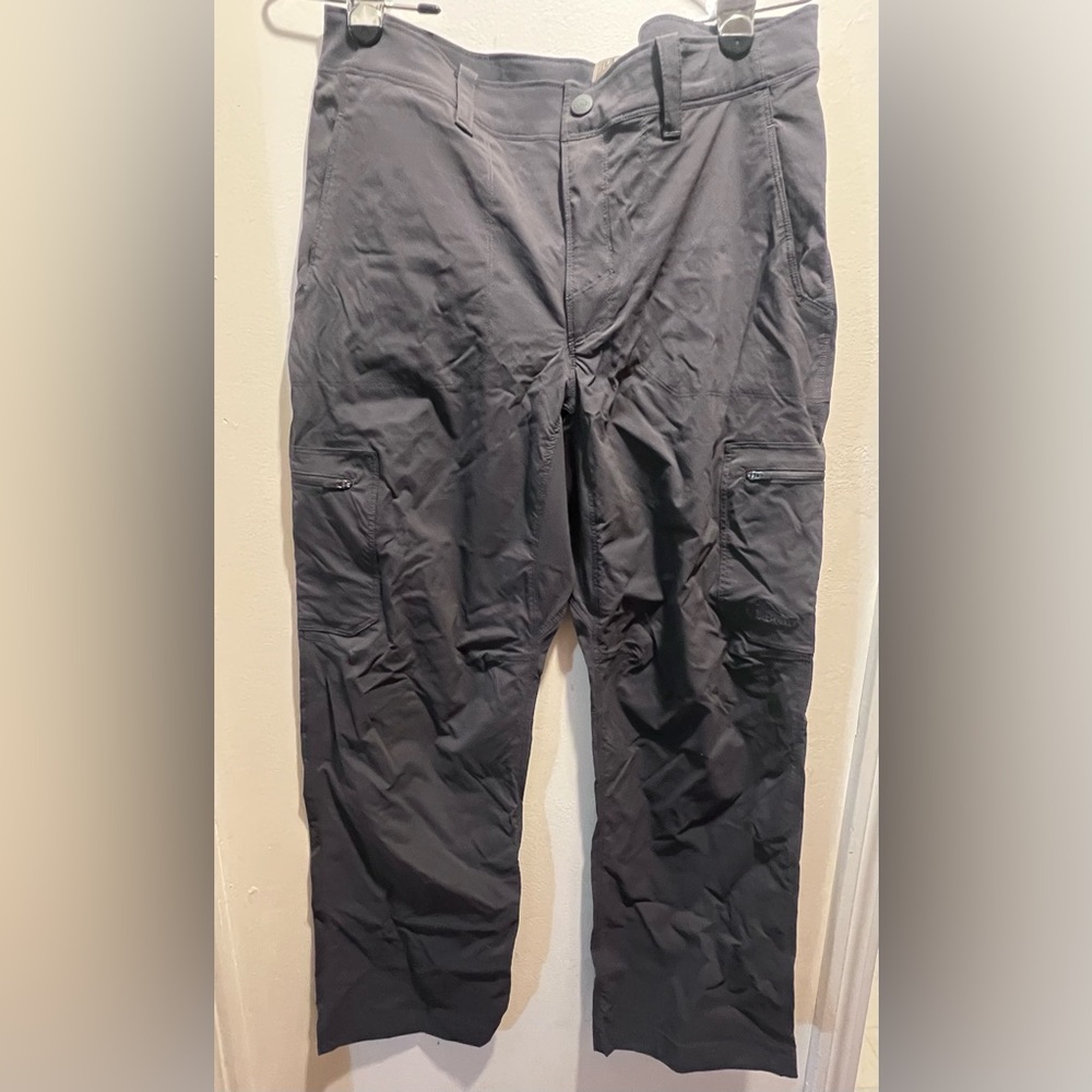 L.L. Bean Black Men's Cargo Pants with Zippered Thigh Pockets